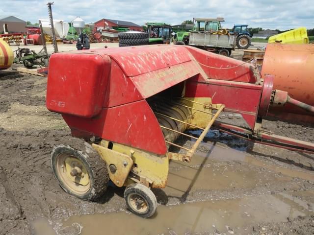 Image of New Holland Super Hayliner 68 equipment image 3