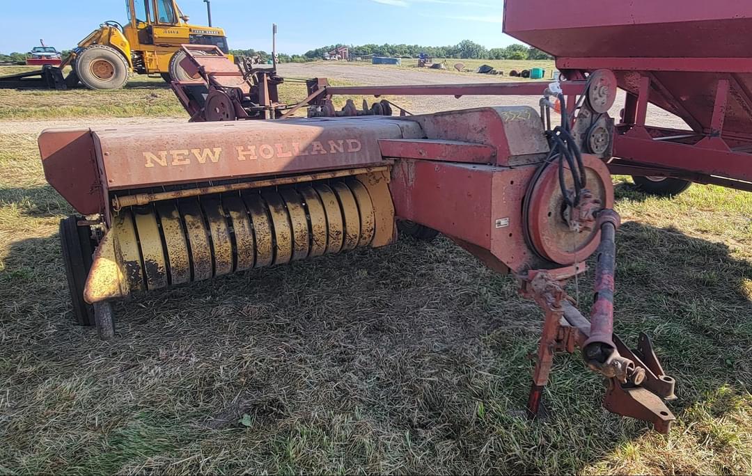 Image of New Holland Hayliner 268 Image 0