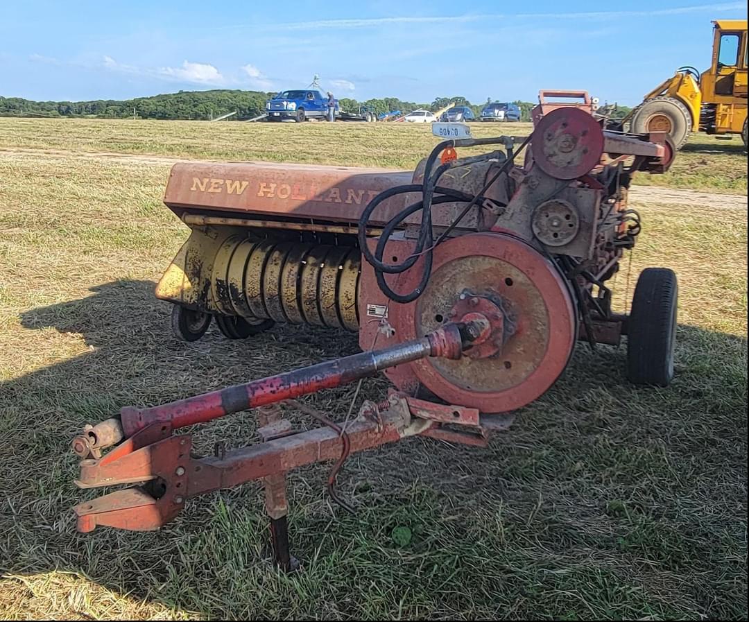 Image of New Holland Hayliner 268 Image 1