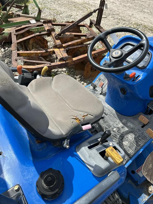 Image of New Holland TZ24DA equipment image 4