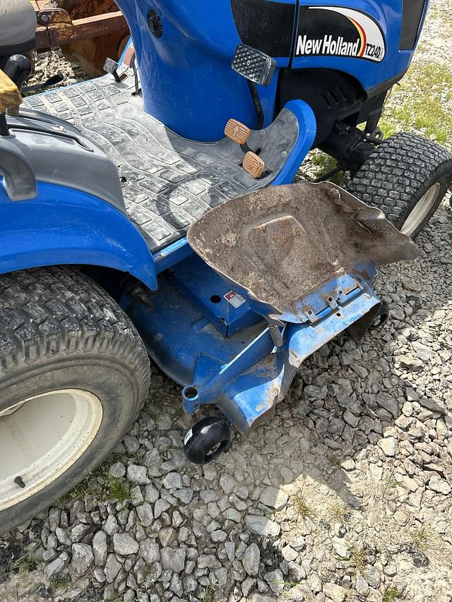 Image of New Holland TZ24DA equipment image 3