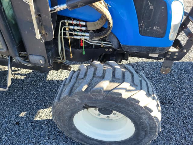 Image of New Holland T2410 equipment image 3