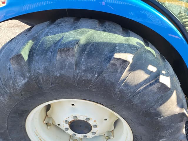 Image of New Holland T2410 equipment image 4