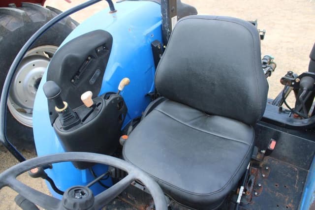 Image of New Holland T4030 equipment image 4