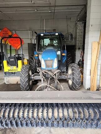 2010 New Holland T5050 Equipment Image0