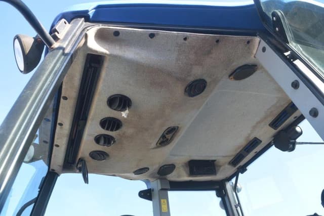 Image of New Holland T5060 equipment image 4