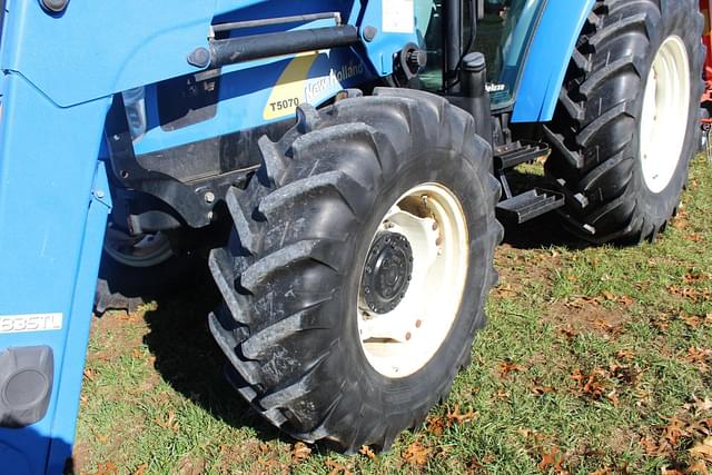 Image of New Holland T5070 equipment image 2