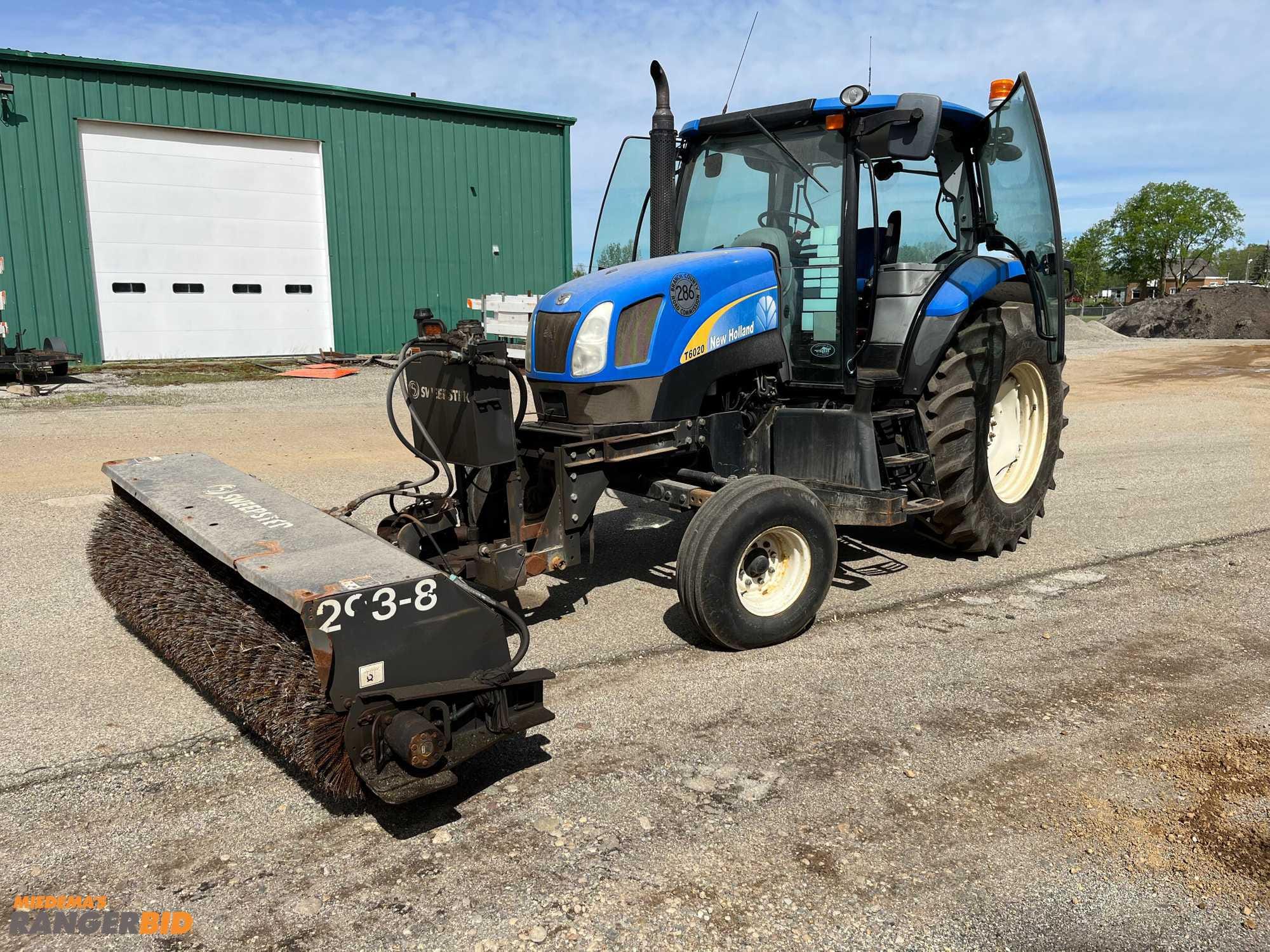Main image New Holland T6020