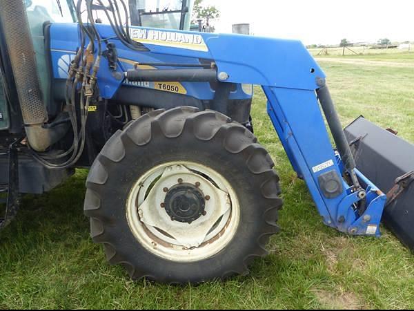Image of New Holland T6050 equipment image 3