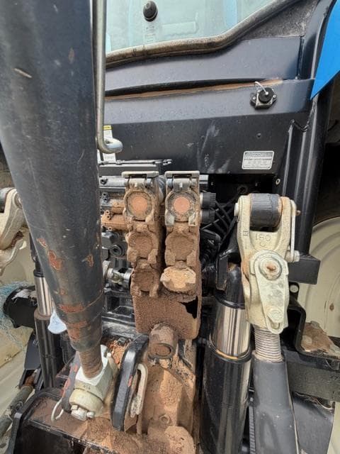 Image of New Holland T6050 equipment image 4