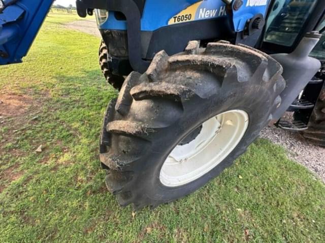 Image of New Holland T6050 equipment image 4