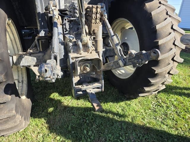 Image of New Holland T6070 equipment image 4