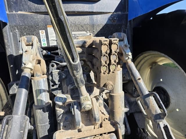Image of New Holland T6070 equipment image 3
