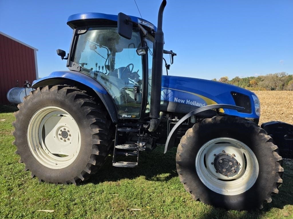 New Holland T6070 Equipment Image0