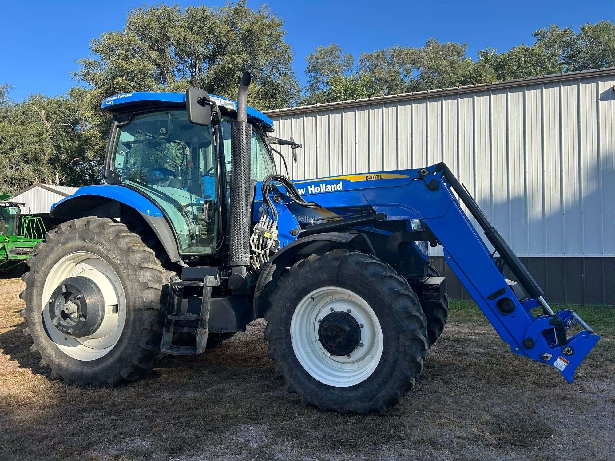 New Holland T6070 Equipment Image0