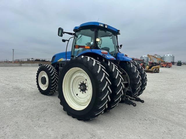 Image of New Holland T7060 equipment image 2
