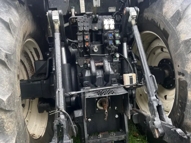 Image of New Holland T7.235 equipment image 2