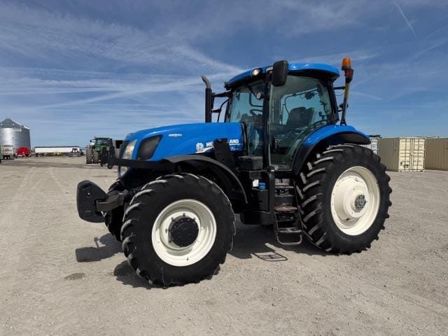 New Holland T7.235 Equipment Image0