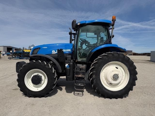 Image of New Holland T7.235 equipment image 1
