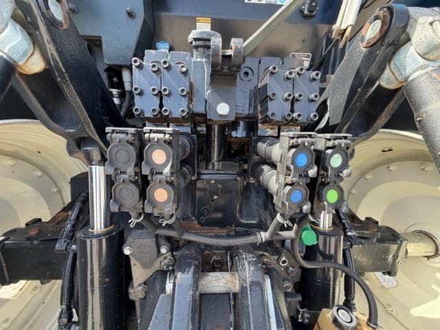 Image of New Holland T7.235 equipment image 4