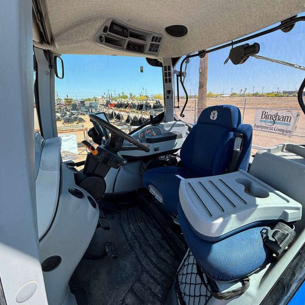 New Holland T7.270 Equipment Image0