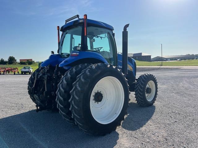 Image of New Holland T8020 equipment image 4