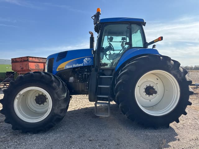 Image of New Holland T8020 equipment image 3