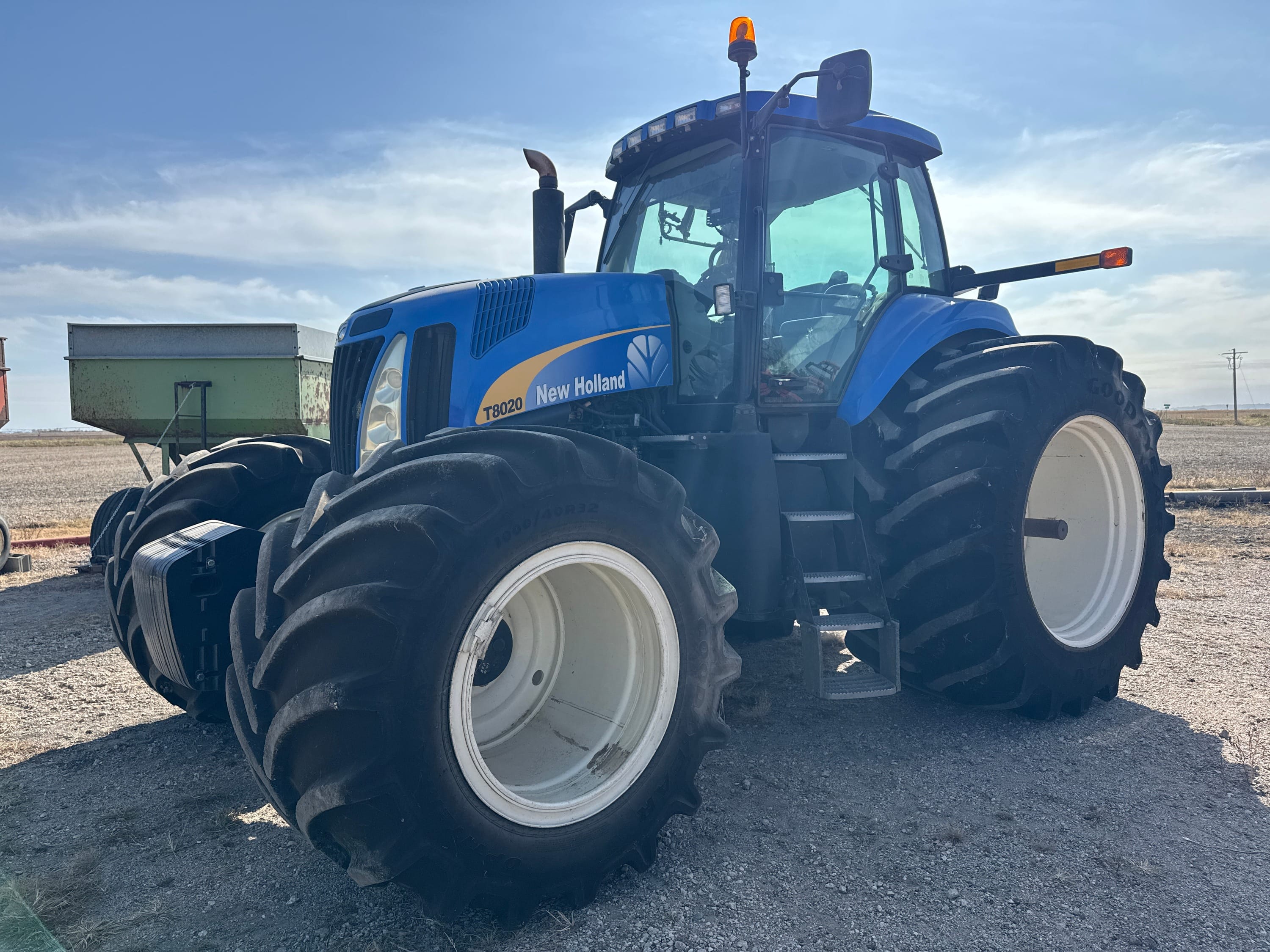 New Holland T8020 Equipment Image0