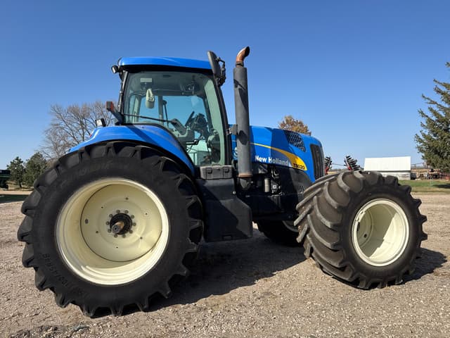 Image of New Holland T8020 equipment image 4