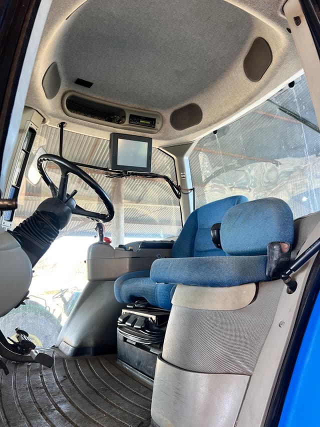 Image of New Holland T8030 equipment image 4