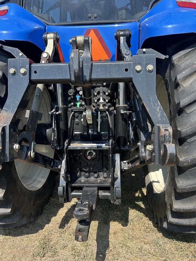 Image of New Holland T8040 equipment image 4