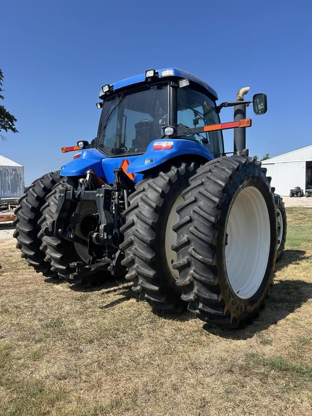 Image of New Holland T8040 equipment image 3