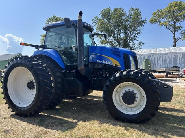 Image of New Holland T8040 equipment image 2