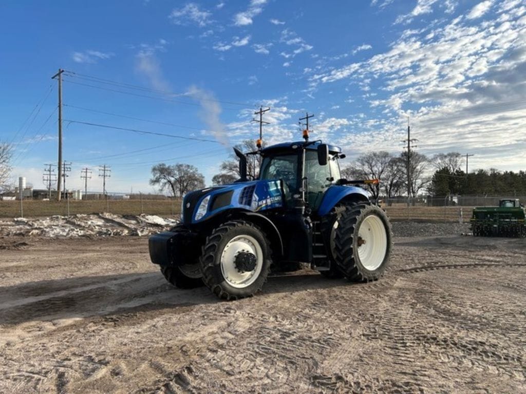 2017 New Holland T8.320 Equipment Image0