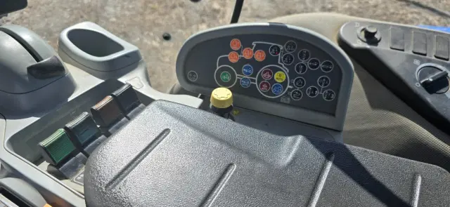 Image of New Holland T8.360 equipment image 3