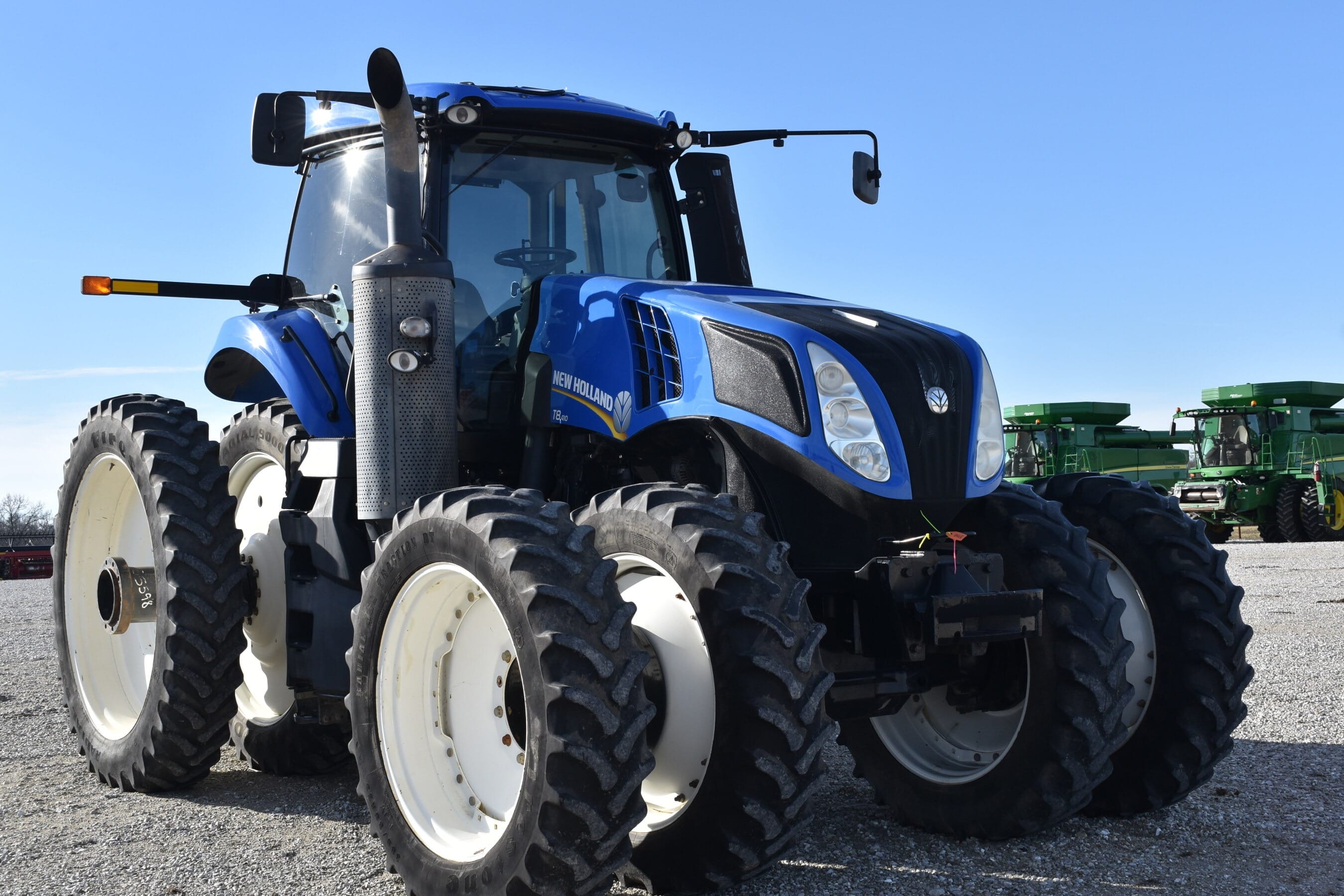 New Holland T8.410 Equipment Image0