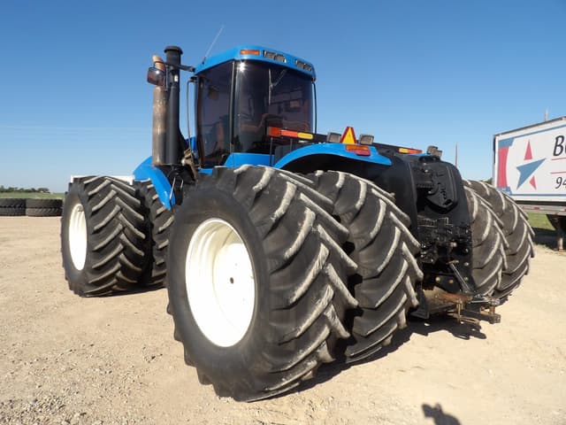 Image of New Holland T9040 equipment image 3