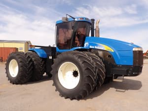 New Holland T9040 Image