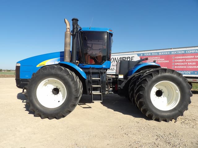 Image of New Holland T9040 equipment image 2