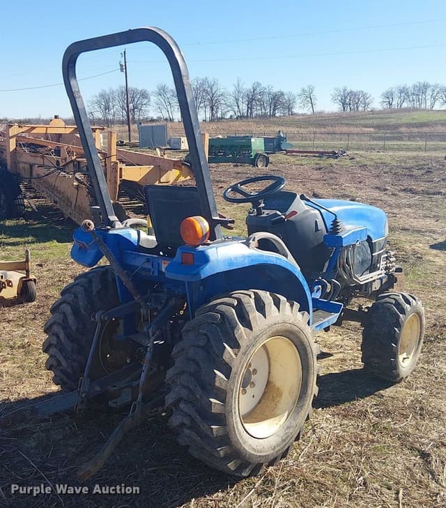 Image of New Holland TC21 equipment image 3