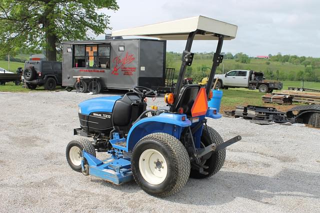 Image of New Holland TC21D equipment image 2