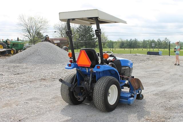 Image of New Holland TC21D equipment image 4
