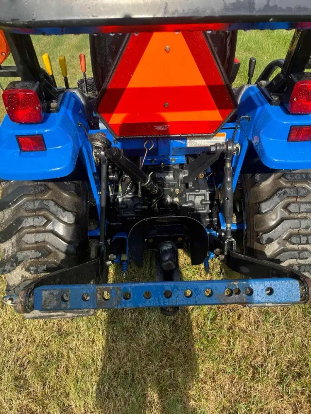 Image of New Holland TC24D equipment image 2