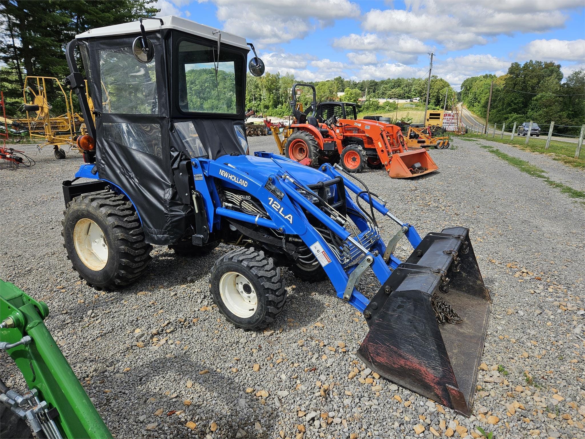 New Holland TC24D Equipment Image0