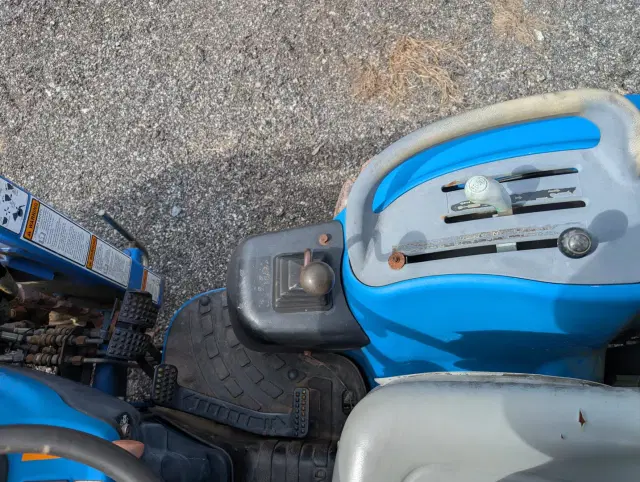 Image of New Holland TC25D equipment image 2