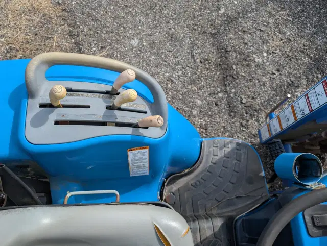 Image of New Holland TC25D equipment image 4