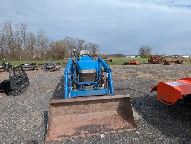 Image of New Holland TC25D equipment image 1