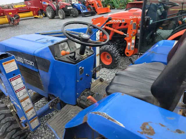 Image of New Holland TC30 equipment image 2