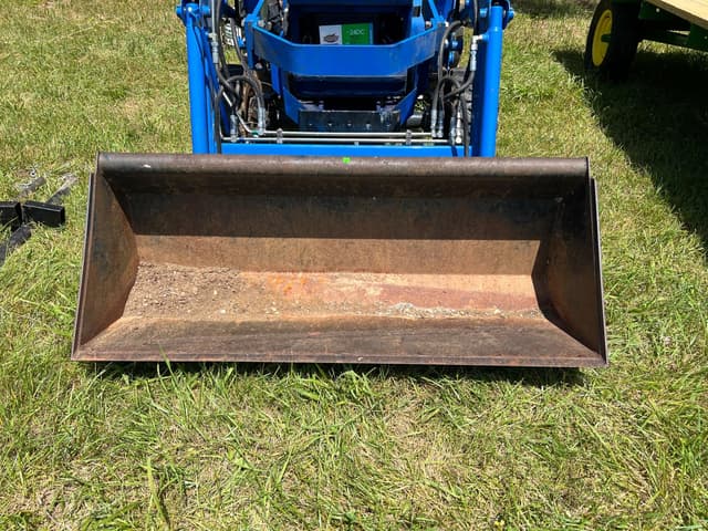 Image of New Holland TC30 equipment image 2