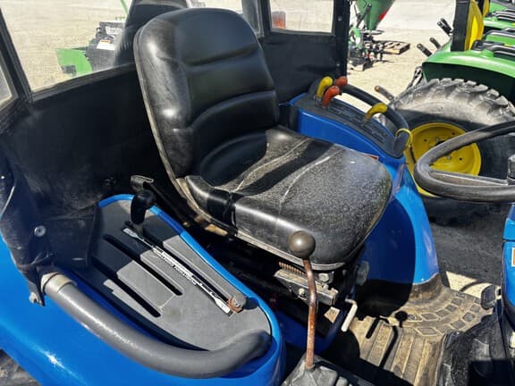 Image of New Holland TC33 equipment image 4